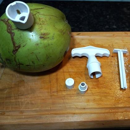 Imagem de Fura Coco Abridor Furador Manual de Inox e Plástico