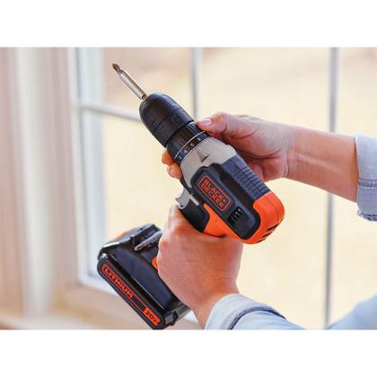 Imagem de Furadeira Parafusadeira 20V Black And Decker Bcd702C1