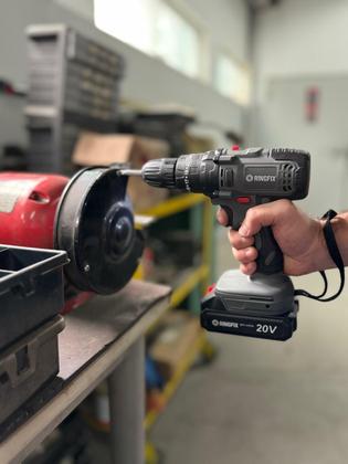 Imagem de Furadeira Parafusadeira 20V RI 1020 c/ Impacto e Kit