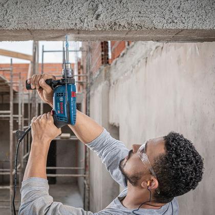 Imagem de Furadeira Parafusadeira de Impacto Bosch, 750W, 110V, com Kit 10 Brocas  Compacta, Reversível e Velocidade Variável  GSB 13 RE