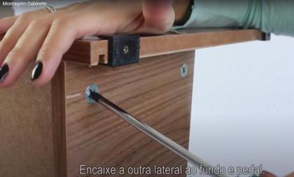 Imagem de Gabinete De Máquina De Costura Tipo Singer Cedro