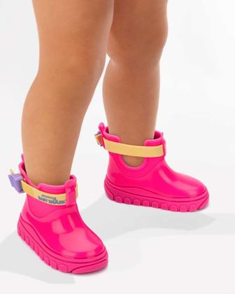 Imagem de Galocha Grendene Kids Baby Shark Com Capa De Chuva Infantil Cor Rosa