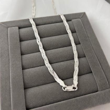 Imagem de Gargantilha Feminina 40cm Curta Trançada 3 Fios Prata 925