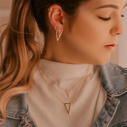 Imagem de Gargantilha Pingente Triângulo Vazado Liso Folheada A Ouro