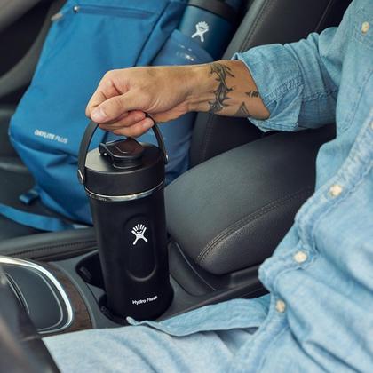Imagem de Garrafa agitadora Hydro Flask isolada 700mL Goji