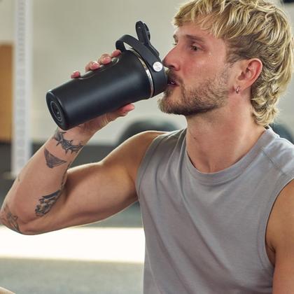 Imagem de Garrafa agitadora Hydro Flask isolada 700mL Goji