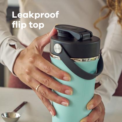 Imagem de Garrafa agitadora Hydro Flask isolada 700mL