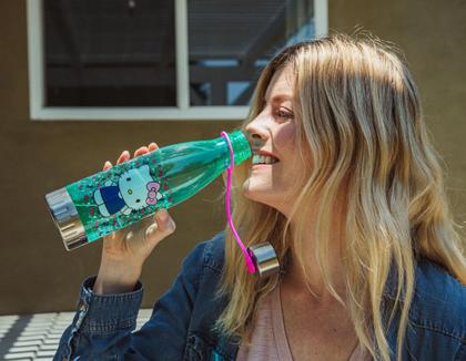 Imagem de Garrafa de Água Silver Buffalo Sanrio Hello Kitty 600mL