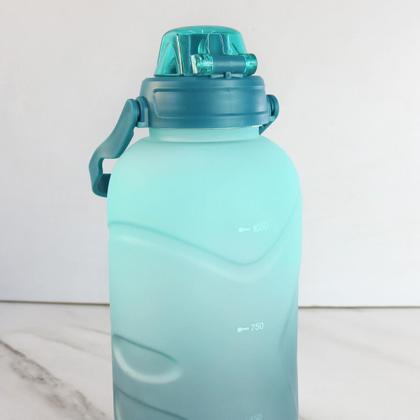 Imagem de Garrafa de plástico degrade com alça 1,5 litros