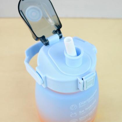 Imagem de Garrafa de plástico redonda com canudo e alça 1200ml