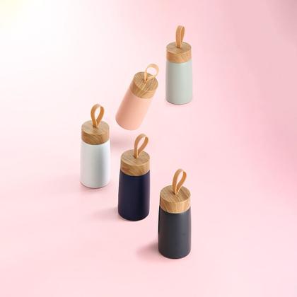 Imagem de Garrafa Inox de Parede Dupla 250 ml: Estilo e Isolamento para Suas Bebidas!