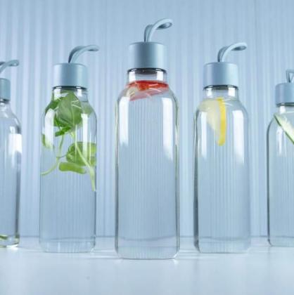 Imagem de Garrafa para água squeeze liv Ou 700ml Linha Marmitou