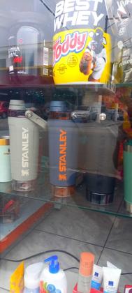 Imagem de Garrafa Térmica Activate Shaker Bottle Stanley 593ml Cores