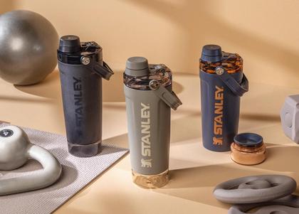 Imagem de Garrafa Térmica Activate Shaker Bottle Stanley 593ml Cores