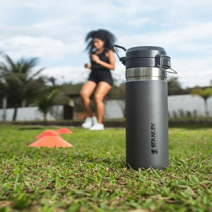 Imagem de Garrafa Termica Stanley Quick Flip 8032 Charcoal 710Ml