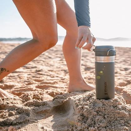 Imagem de Garrafa Termica Stanley Quick Flip 8032 Charcoal 710Ml