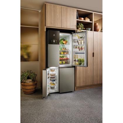 Imagem de Geladeira Electrolux Frost Free 581L Experience com FlexiSpace 4 Portas Cor Inox Look (IQ8S)