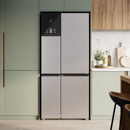 Imagem de Geladeira Electrolux Frost Free 581L Experience com FlexiSpace 4 Portas Cor Inox Look (IQ8S)