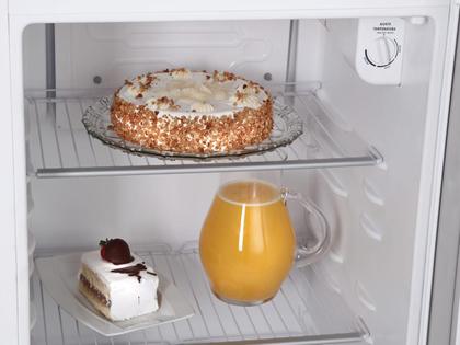 Geladeira/Refrigerador Electrolux Cycle Defrost Duplex Branco 260L DC35A Imagem de Geladeira/Refrigerador Electrolux Cycle Defrost Duplex Branco 260L DC35A