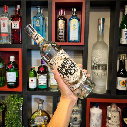 Gin Nacional Minna Marie Cristal 750ml Imagem de Gin Nacional Minna Marie Cristal 750ml