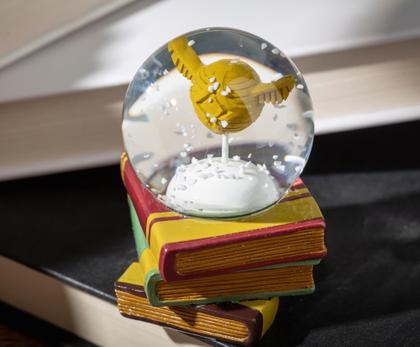 Imagem de Globo de neve Silver Buffalo Harry Potter Golden Snitch Mini
