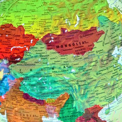 Imagem de Globo Terrestre Histórico Bivolt Luminoso Ouro Velho - 30cm Diâmetro