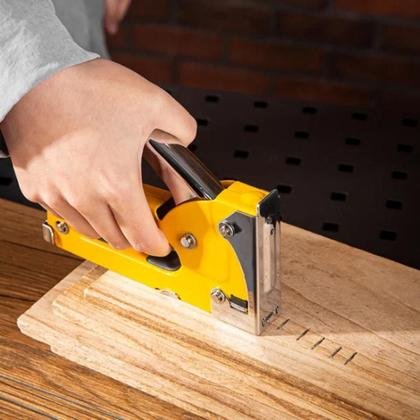 Imagem de Grampeador Manual Tapeceiro Madeira Pressão Grampos 4 - 8mm + 4100 Grampos  Fertak