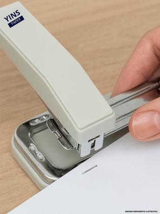 Imagem de Grampeador Rotativo 360G Até 20 Folhas Para Escritorio, Faculdade E Casa