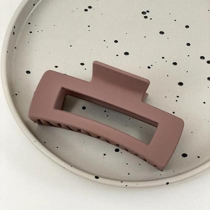 Imagem de Grampos de Cabelo Grandes Pretos Foscos - Estilo Elegante para Mulheres