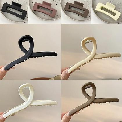 Imagem de Grampos de Cabelo Grandes Pretos Foscos - Estilo Elegante para Mulheres