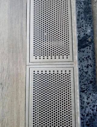 Imagem de Grelha Ralo Linear Perfurada Em Inox 20x30cm Agua Pluvial