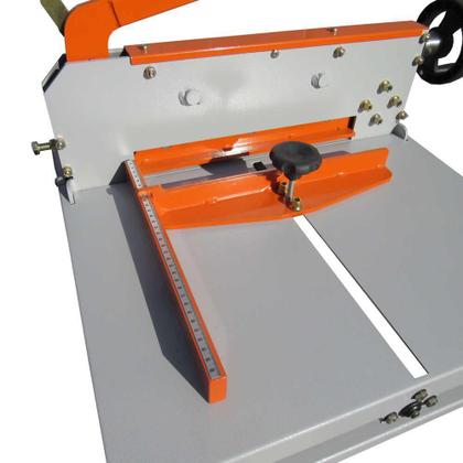 Imagem de Guilhotina Semi Industrial 43cm 300fls GEX-430 c/mesa Marpax