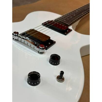 Imagem de Guitarra Elétrica Gretsch Ignite Jet Club Branca Envelhecida