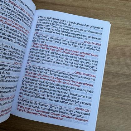 Imagem de Harpa e corinhos laminada Jesus branca  Letras gigante com refrão em vermelho média 16x12 cm