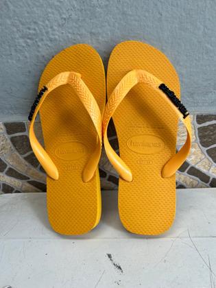 Imagem de Havaianas top amarelo pop+ pingente placa pretoca