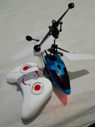 Imagem de Helicóptero Infantil C/ Sensor Luz Mini Drone Recarregável