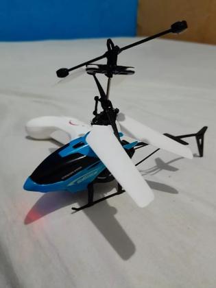 Imagem de Helicóptero Infantil C/ Sensor Luz Mini Drone Recarregável