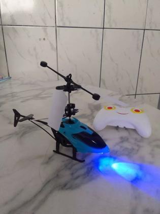 Imagem de Helicóptero Infantil C/ Sensor Luz Mini Drone Recarregável