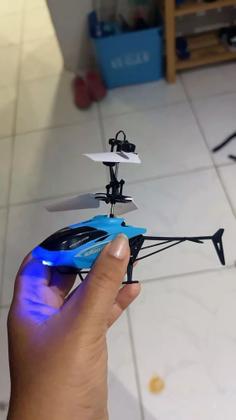 Imagem de Helicóptero Infantil C/ Sensor Luz Mini Drone Recarregável
