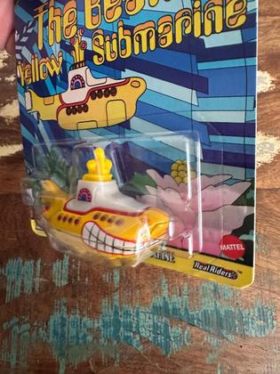 Imagem de Hot Wheels Premium Culture 2025 The Beatles Yellow Submarine