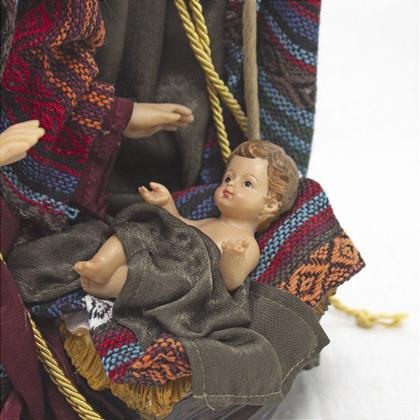 Imagem de Imagem Sagrada Família Tecido Colorido Importada Resina 30 cm