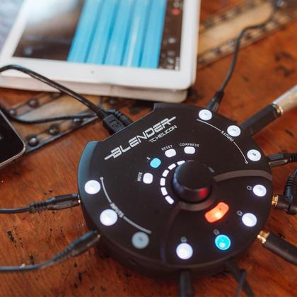 Imagem de Interface de Áudio Blender TC Helicon Mixer Portátil USB