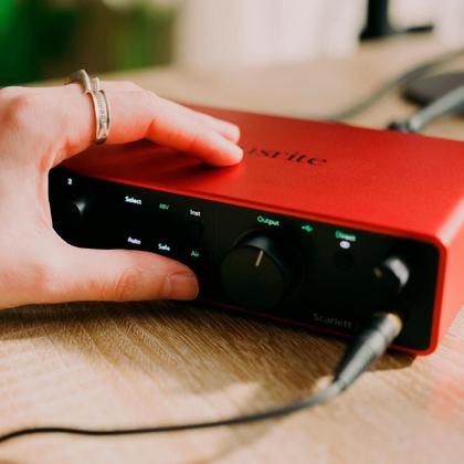 Imagem de Interface de Áudio Focusrite Scarlett 2i2 4ª Geração