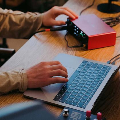 Imagem de INTERFACE DE AUDIO FOCUSRITE SCARLETT 4l4 4 GERAÇÃO