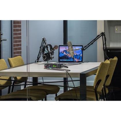 Imagem de Interface de áudio-MIDI MOTU M2 USB-C com cabo XLR de 3 m