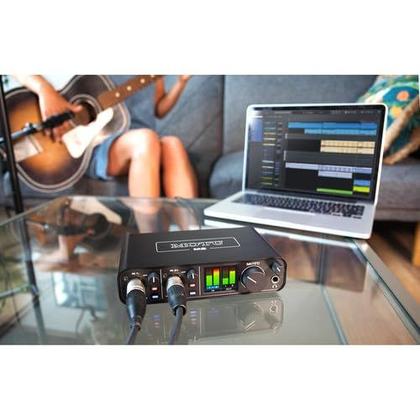 Imagem de Interface de áudio-MIDI MOTU M2 USB-C com cabo XLR de 3 m