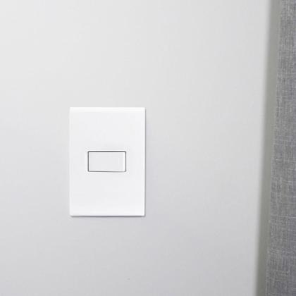 Imagem de Interruptor Simples Branco 10A 250V 57115/010 Tramontina