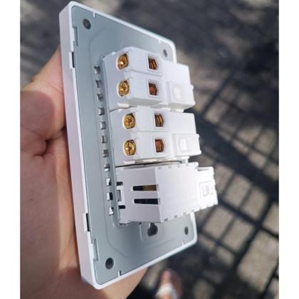 Imagem de Interruptor Tomada De Parede Duplo Com 2 Entrada Usb 2.1a 5v Bivolt Casa