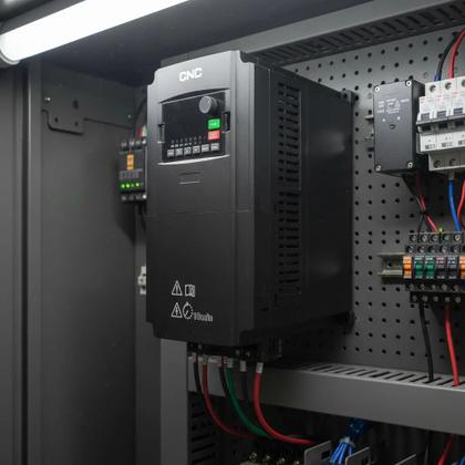 Imagem de Inversor de frequencia ycb3000-2-s-0022-g 2,2 kw 3 cv 220vac
