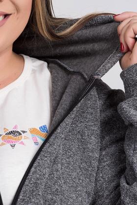 Imagem de Jaqueta Feminina Plus Size Bouclê Capuz Fechamento Zíper Bolso Canguru - Serena